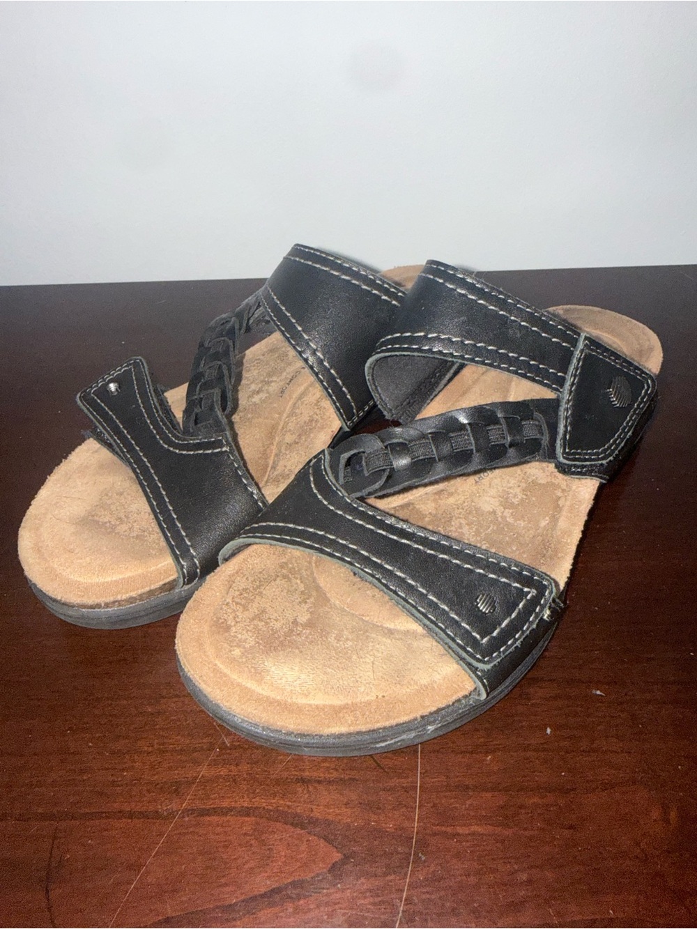 Clarks Collection Women’s Black Leather Strappy Hook & Loop Sandals Size 7
